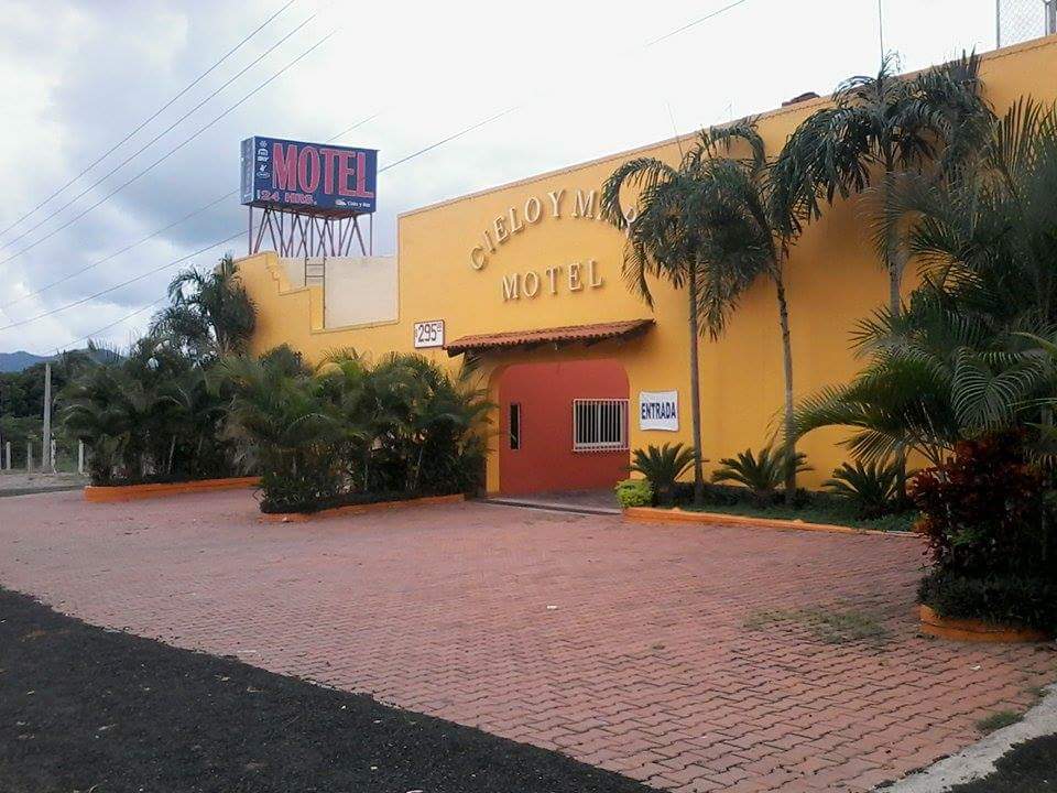 Cielo Y Mar Motel